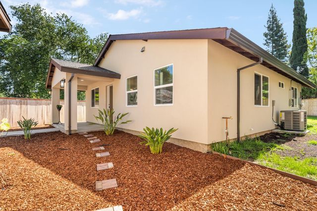 6120-6122 Friendly Ct, Carmichael, CA 95608