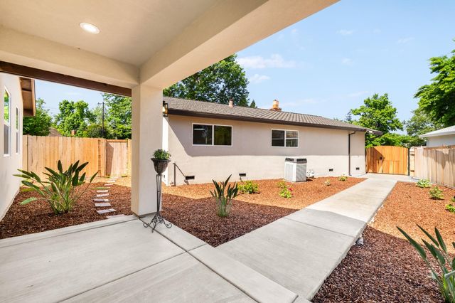 6120-6122 Friendly Ct, Carmichael, CA 95608