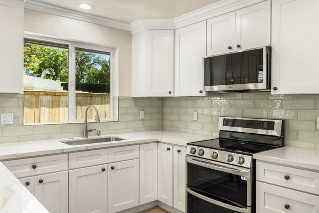 6120-6122 Friendly Ct, Carmichael, CA 95608