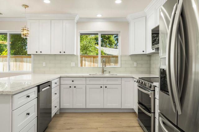 6120-6122 Friendly Ct, Carmichael, CA 95608