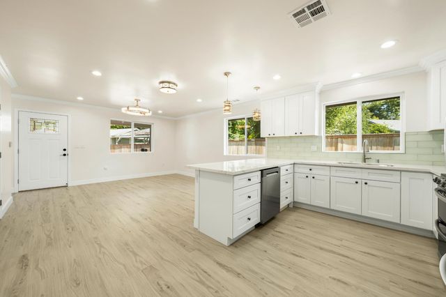 6120-6122 Friendly Ct, Carmichael, CA 95608