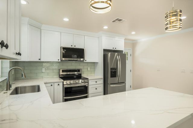 6120-6122 Friendly Ct, Carmichael, CA 95608