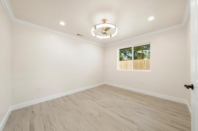 6120-6122 Friendly Ct, Carmichael, CA 95608