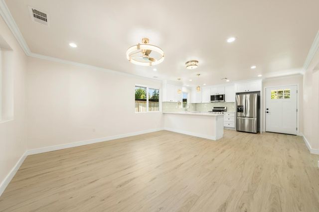 6120-6122 Friendly Ct, Carmichael, CA 95608