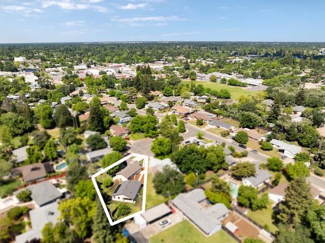 6120-6122 Friendly Ct, Carmichael, CA 95608