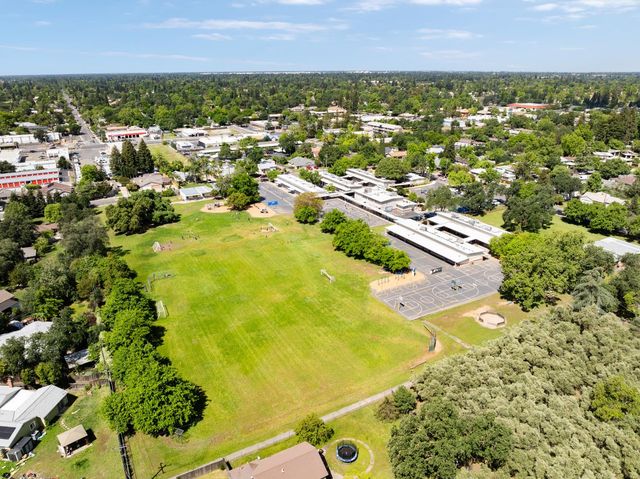 6120-6122 Friendly Ct, Carmichael, CA 95608