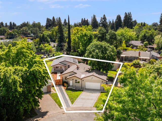 6120-6122 Friendly Ct, Carmichael, CA 95608