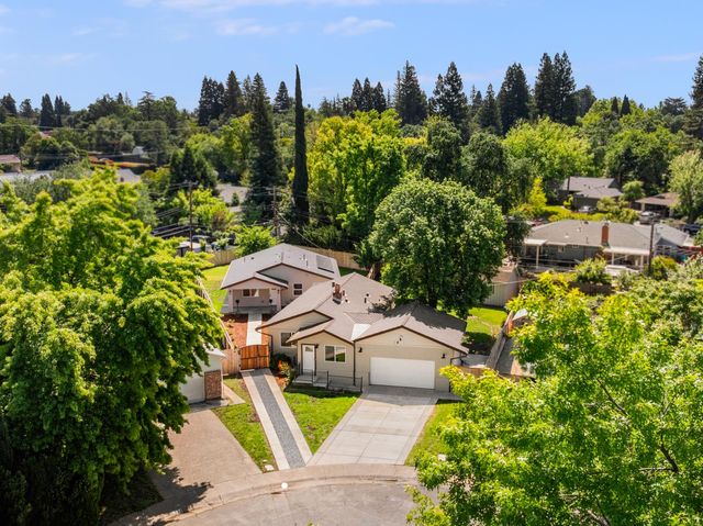 6120-6122 Friendly Ct, Carmichael, CA 95608