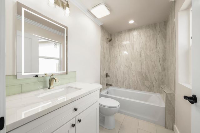 6120-6122 Friendly Ct, Carmichael, CA 95608