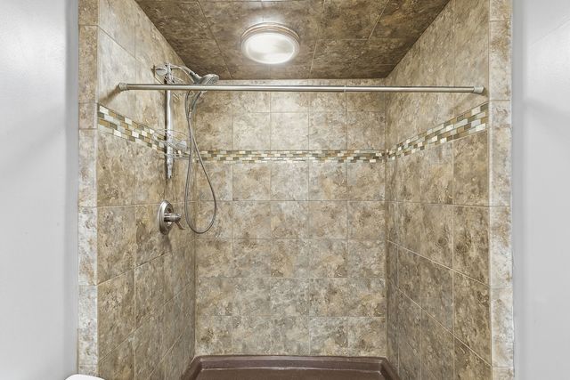 11063 95TH Avenue, Blue Grass, IA 52726