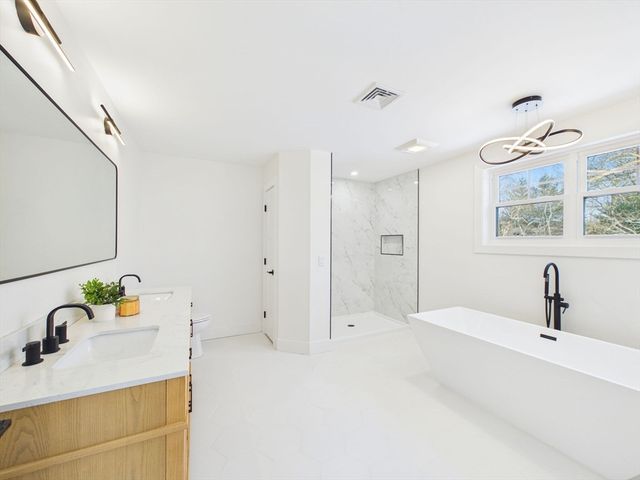 2 Arthur Street, Westport, MA 02790