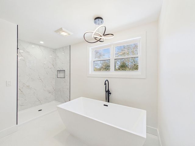 2 Arthur Street, Westport, MA 02790