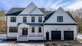 2 Arthur Street, Westport, MA 02790