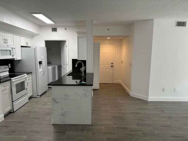 5056 Lantana Road 4105, Greenacres, FL 33463