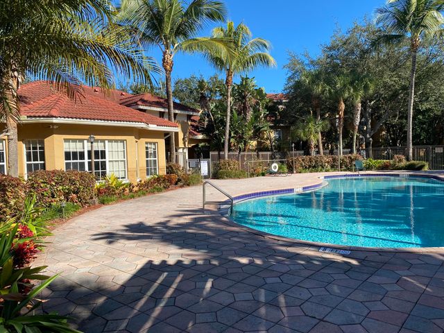 5056 Lantana Road 4105, Greenacres, FL 33463