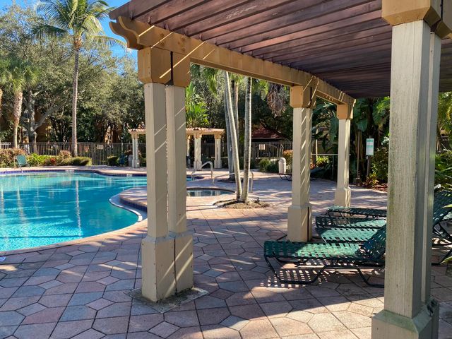 5056 Lantana Road 4105, Greenacres, FL 33463