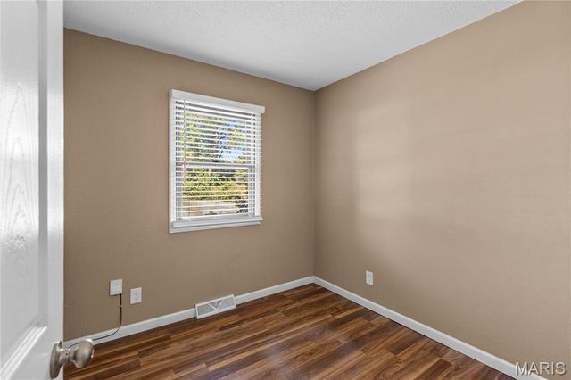 11 Charlotte Drive, Hazelwood, MO 63031
