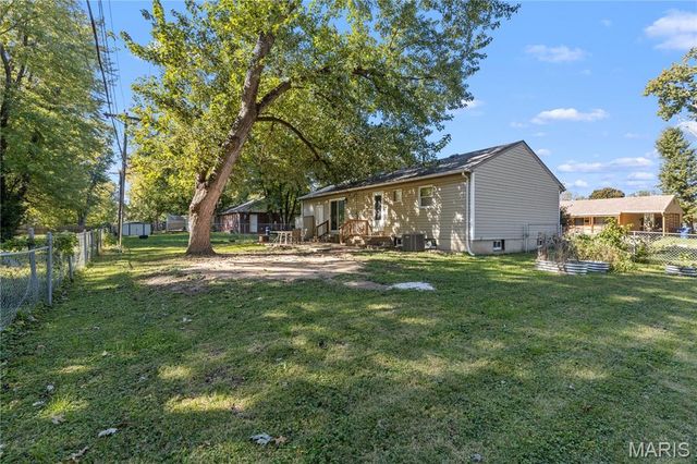 11 Charlotte Drive, Hazelwood, MO 63031