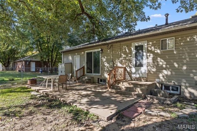 11 Charlotte Drive, Hazelwood, MO 63031