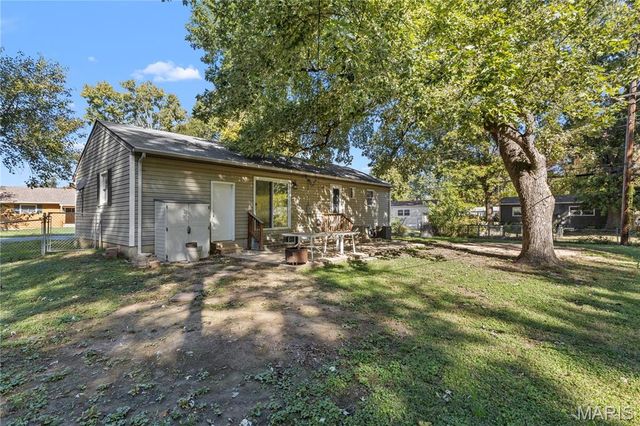 11 Charlotte Drive, Hazelwood, MO 63031