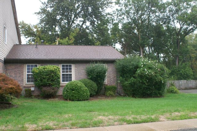 38220 Carolon, Westland, MI 48185