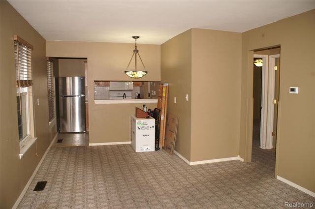38220 Carolon, Westland, MI 48185