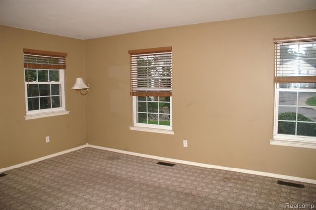 38220 Carolon, Westland, MI 48185