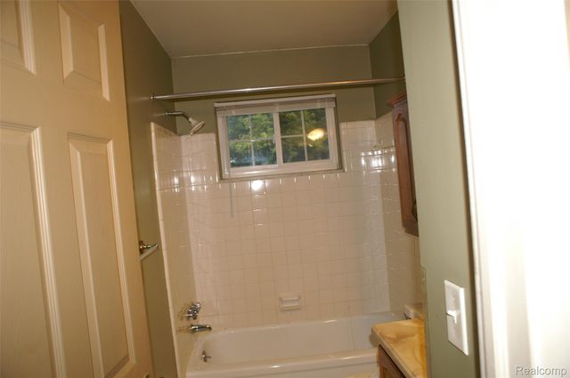 38220 Carolon, Westland, MI 48185