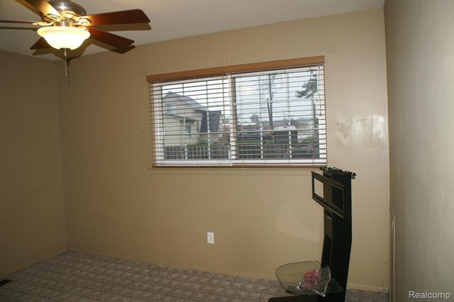 38220 Carolon, Westland, MI 48185