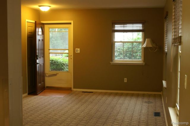38220 Carolon, Westland, MI 48185