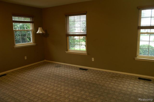 38220 Carolon, Westland, MI 48185