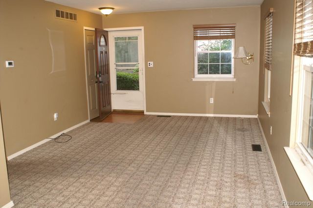 38220 Carolon, Westland, MI 48185