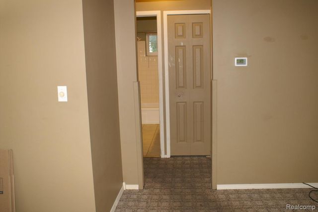 38220 Carolon, Westland, MI 48185