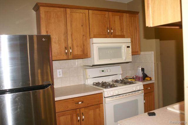 38220 Carolon, Westland, MI 48185