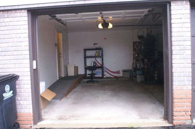 38220 Carolon, Westland, MI 48185