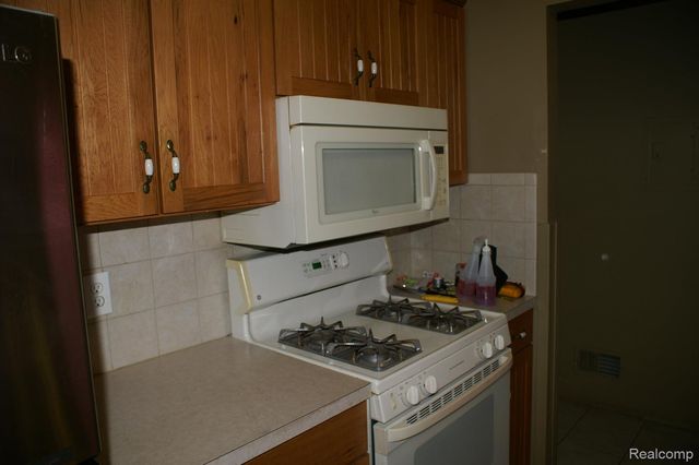 38220 Carolon, Westland, MI 48185
