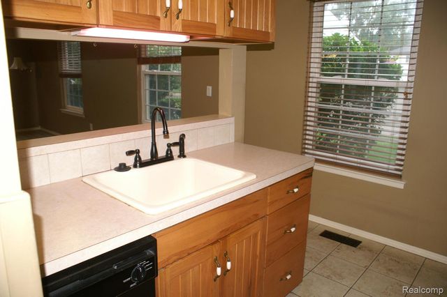 38220 Carolon, Westland, MI 48185