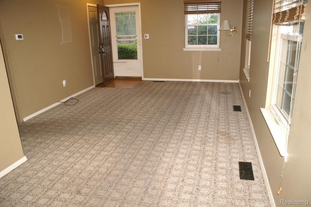 38220 Carolon, Westland, MI 48185