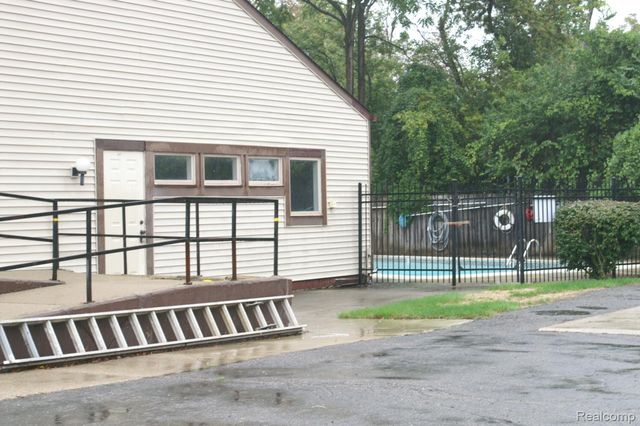 38220 Carolon, Westland, MI 48185