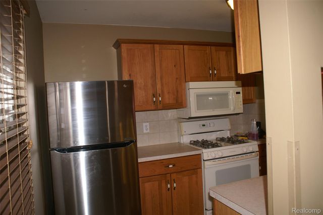 38220 Carolon, Westland, MI 48185