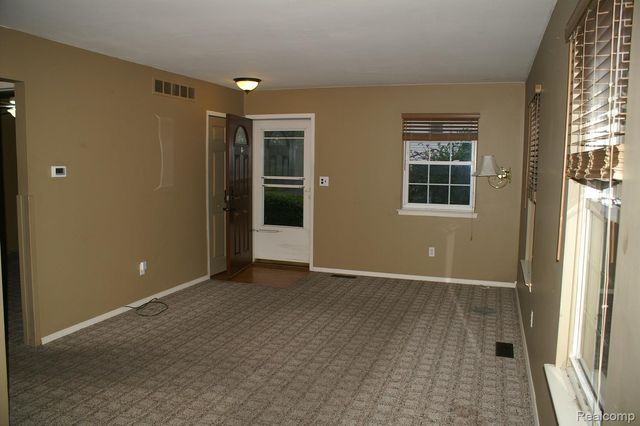 38220 Carolon, Westland, MI 48185