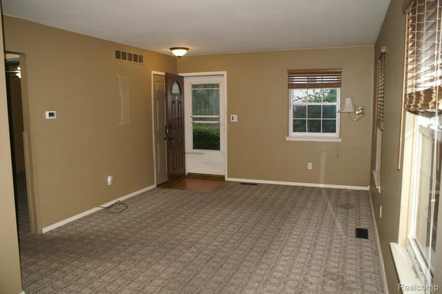 38220 Carolon, Westland, MI 48185