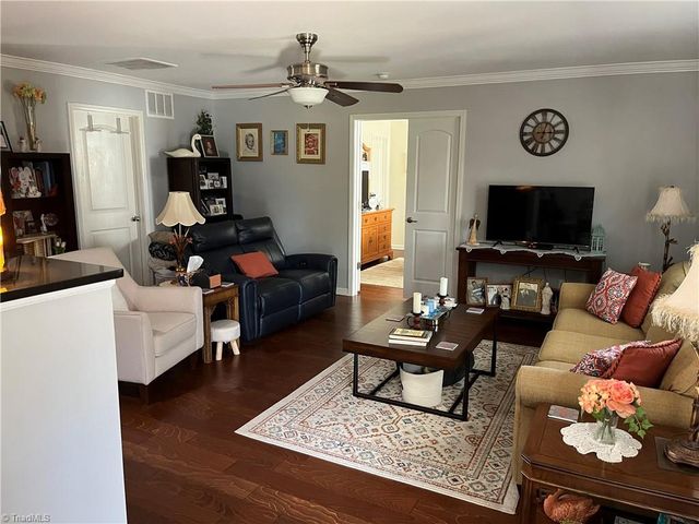 818 Leach Avenue, Thomasville, NC 27360