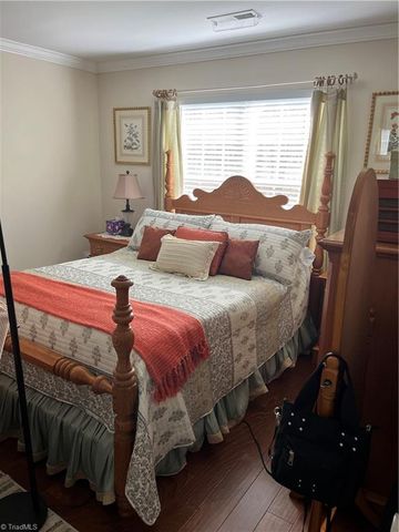 818 Leach Avenue, Thomasville, NC 27360