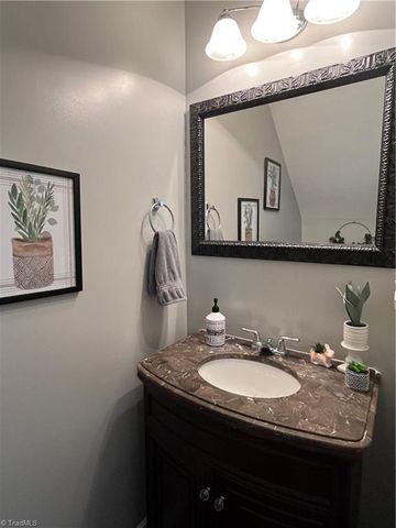 818 Leach Avenue, Thomasville, NC 27360