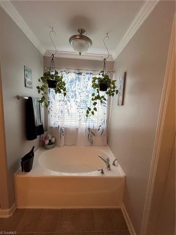 818 Leach Avenue, Thomasville, NC 27360