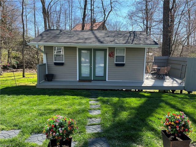 818 Leach Avenue, Thomasville, NC 27360