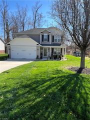 818 Leach Avenue, Thomasville, NC 27360