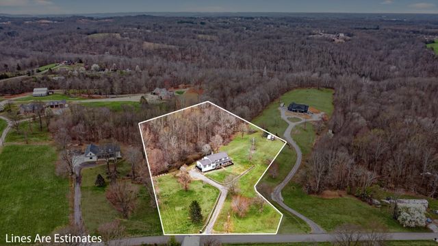 7255 Hall Rd, Greenbrier, TN 37073