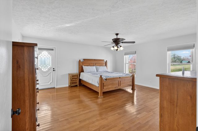 7255 Hall Rd, Greenbrier, TN 37073